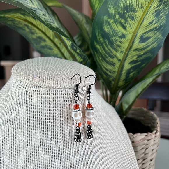 🧡💀Handmade Skull Earrings 💀🧡 - Picture 9 of 10